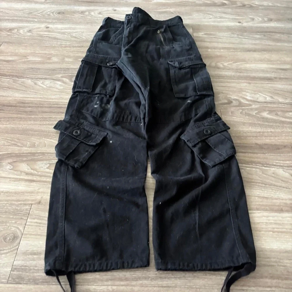 Vintage Y2K/2000s Baggy Black Streetwear Skater Style Paint Splatter Cargo Pants